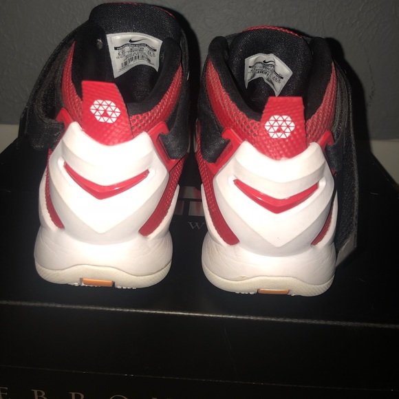 Nike Lebron James - Picture 4 of 6